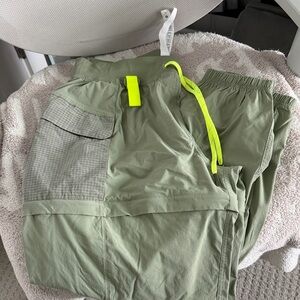 Lululemon convertible pants shorts size 10